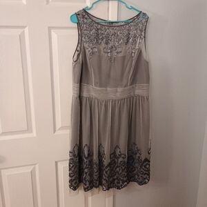Adrianna Papell Gray Sleeveless Dress